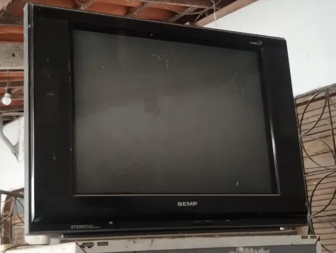 TV de Tubo Antiga Semp - Com defeito (Para conserto ou peças)