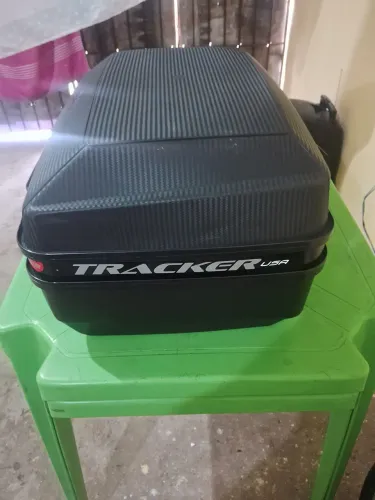 Vendo um baú tracker 