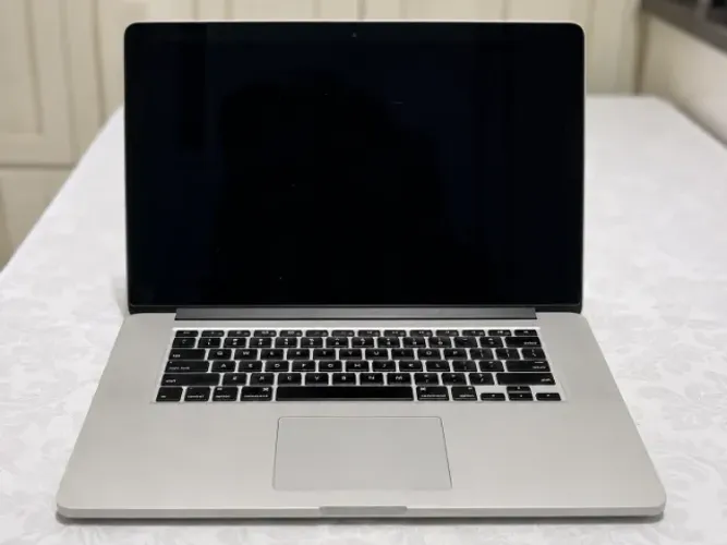 MacBook Pro 15p Retina 2015 i7 | 16GB RAM | SSD 256GB