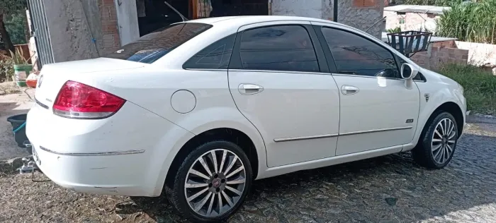 Fiat Linea Essence 1.8 Flex 16V 4P 2013