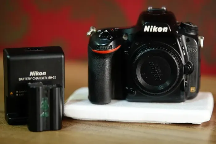 NIKON D750