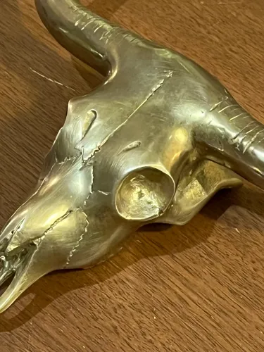 Cabeça de touro decorativo em latão.