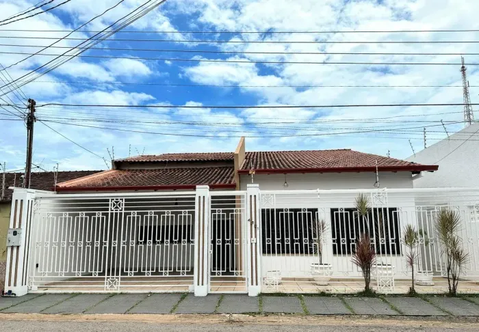 Casa Excelente Bairro Embratell com 600 m² com 5 Quartos 3 Suítes, Piscina
