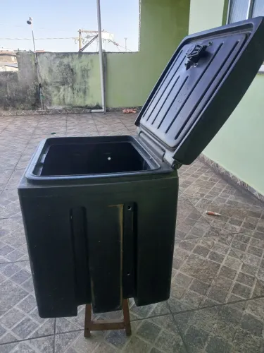 Vendo baú pra moto reforçado 400,00