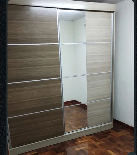 Vendo guarda roupa casal com espelho desmontado