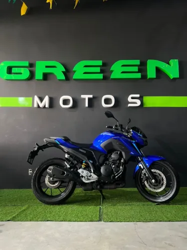 YAMAHA FZ25 (GREEN MOTOS)