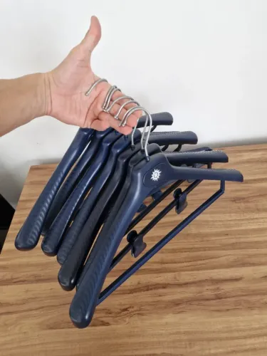 Cabides Fortes de três Modelos 70 Unidades