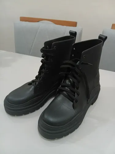 Bota coturno preto Santa lolla tamanho 35 novo