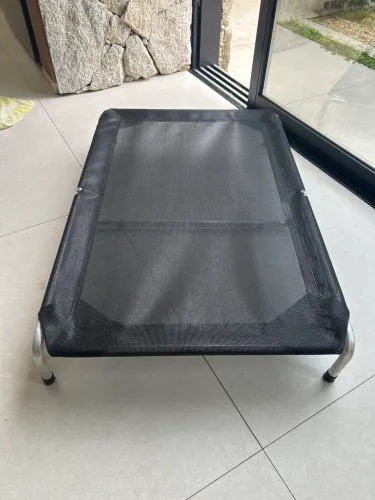 Cama pet suspensa de alumínio
