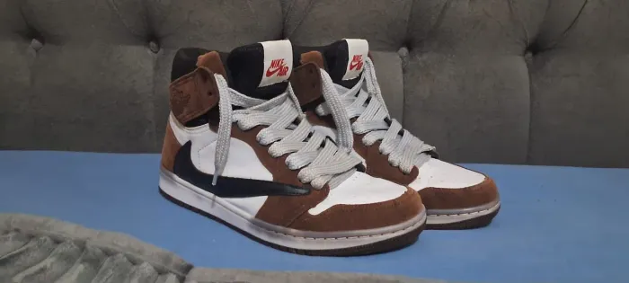 Air Jordan 1 High Travis Scott Mocha