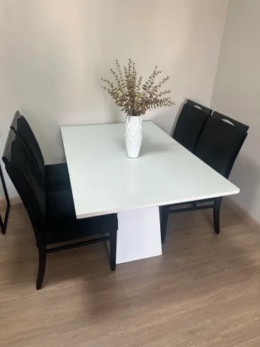 Mesa com 4 cadeiras - Laca