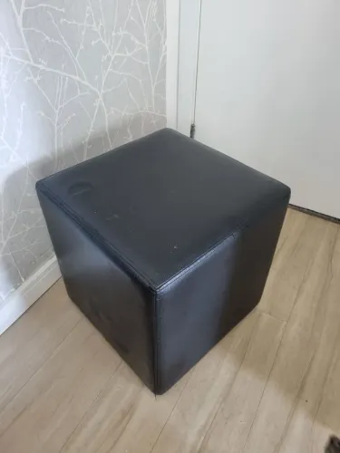 Puff preto. Semi novo, 44 x 44 X 44 cm ou corrido, retira