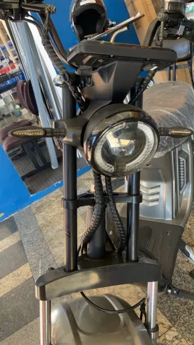 Scooter elétrica. R14 da panda cor cinza.venha economizar com a nova scooter elétrica