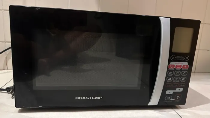 Micro-Ondas Brastemp Preto 31 Litros com Gril