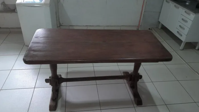 VENDO MESA MADEIRA MACIÇA 1.60 X 0.58 COM 01 CADEIRA...