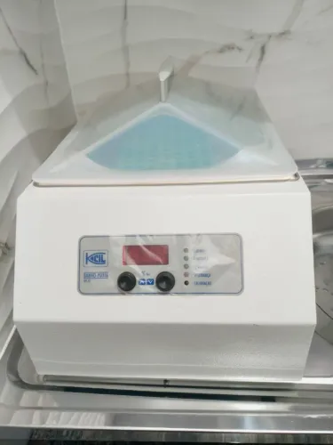 Banho-Maria banho Maria Digital Kacil BM02 Bivolt 9L Laboratório Análises Clínicas