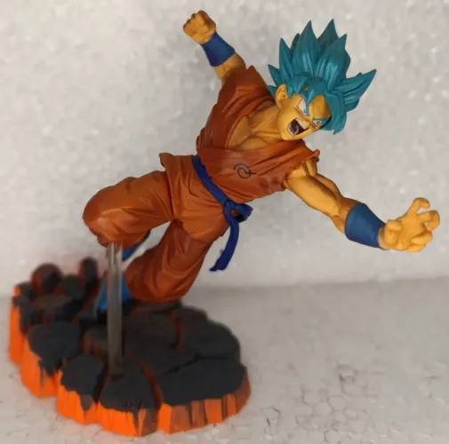 Action Figure Goku Super Saiyajin Blue - Filme Renascimento de F - Com Base Diorama