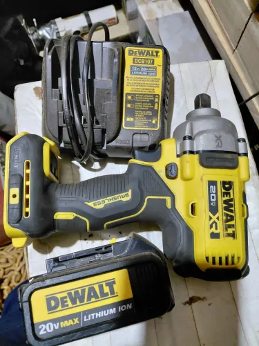 Parafusadeira de impacto dewalt DCF892