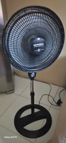 Ventilador mondial de pé