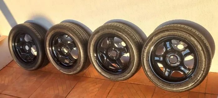 VENDO - JOGO DE RODAS E PNEUS RENAULT SANDERO STEPWAY ARO 16 - ORIGINAL RENAULT