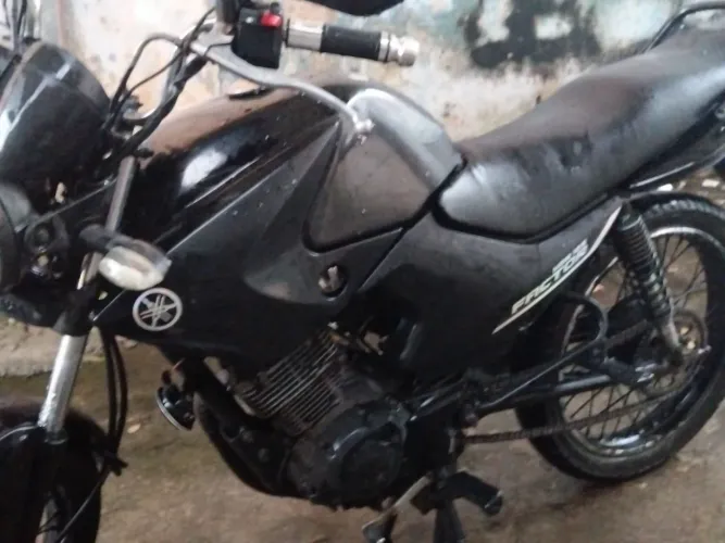 Vendo uma faca aí Yamaha 125 a mais nova que você já viu