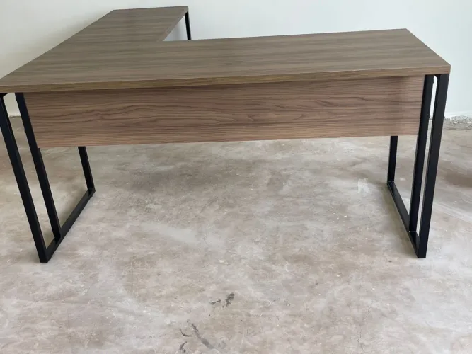 MESA DE ESCRITORIO EM L INDUS. 1.50x1.50 LOJA IKONOFFICE