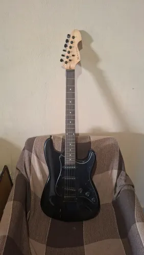 Guitarra Michael - ótima para aprendizado, acompanha suporte de parede