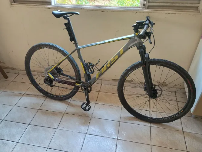 Bicicleta First Athymus