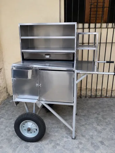 Carrinho de churrasco com cooler e bau