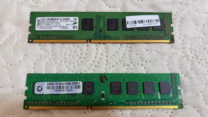 2 memórias RAM 4GB DDR3 para PC - Total de 8GB