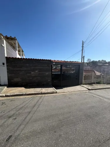 Casa Ampla com Edicula e Vaga para 6 carros