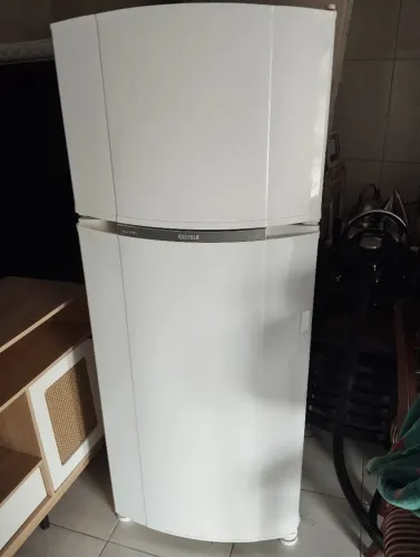 Geladeira Consul frosfree 410 litros. Em bom estado funcionando muito bem