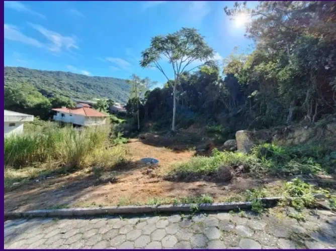 Terreno de 2300m² no Itacorubi