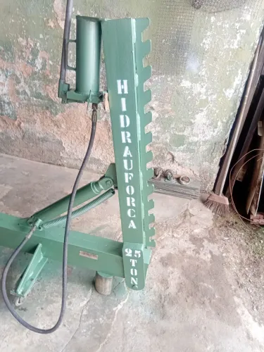 Ferramenta para funilaria