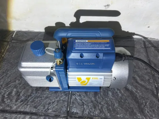 Bomba de Vácuo Eos Duplo Estágio 6CFM Bivolt para Refrigeração