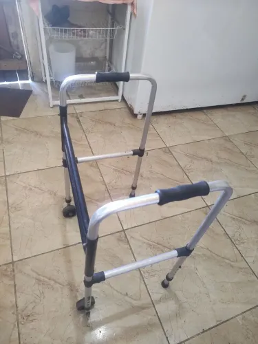 Vende se andador