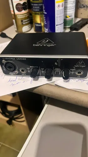 INTERFACE DE AUDIO BEHRINGER U-PHORIA UMC 22