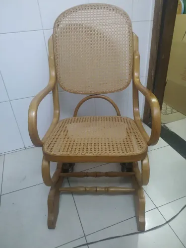 Cadeira de balanço Thonet