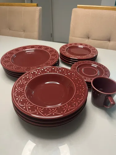 Conjunto de pratos