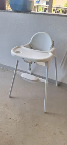 Cadeira de alimentação infantil