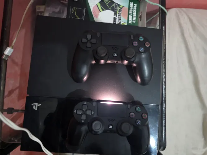 PlayStation 4 fat com hen gold e controle original