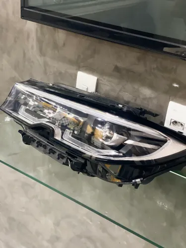 FAROL BMW 320i