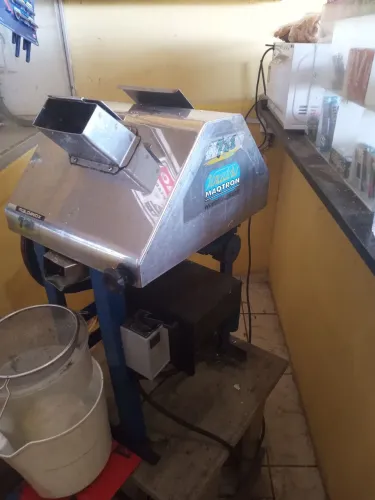 Máquina de caldo de cana Maqtron 721