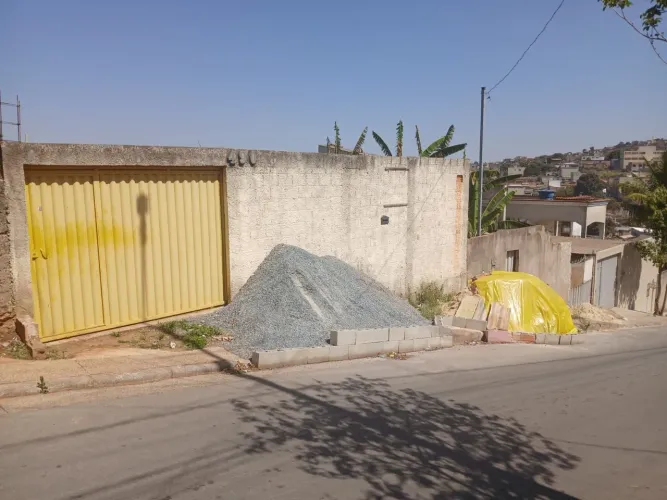Lote 200m² com piscina instalada