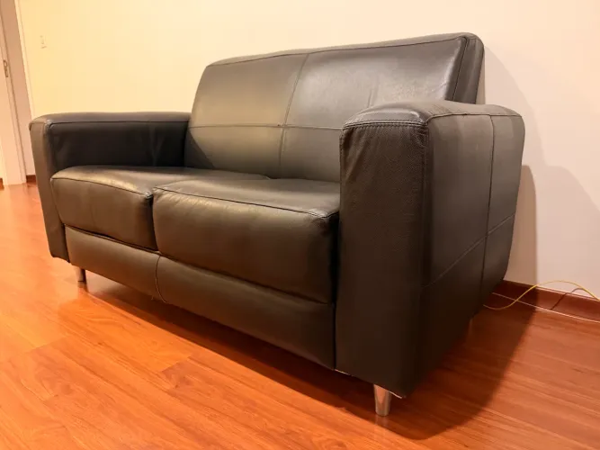 Sofá de Couro Preto