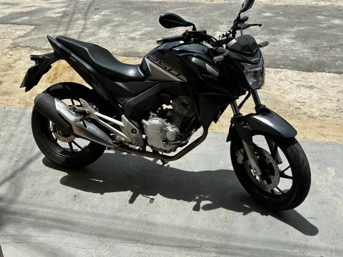 Vendo ou troco CB250 twister