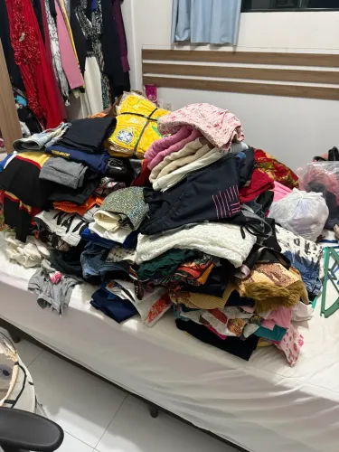 Revenda de roupas novas e seminovas de qualidade para bazar.