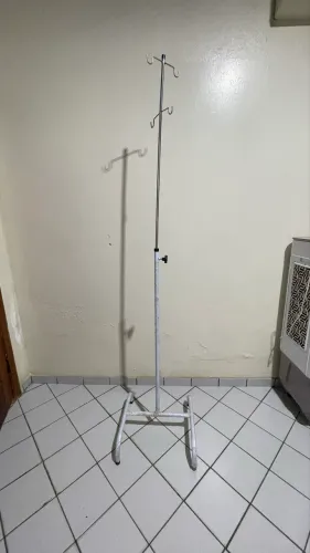 Suporte soro com rodas