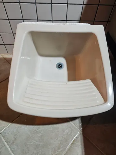 Vendo tanque em louça
