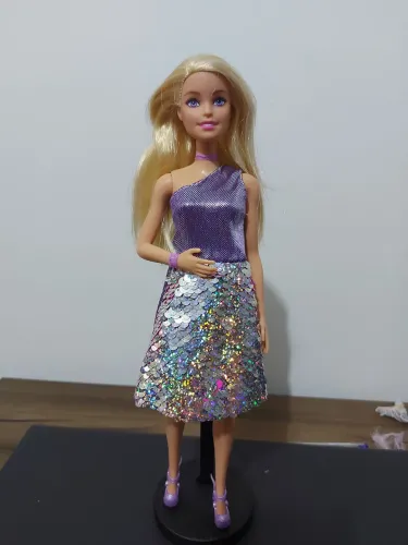 Barbie com vestido de gliter